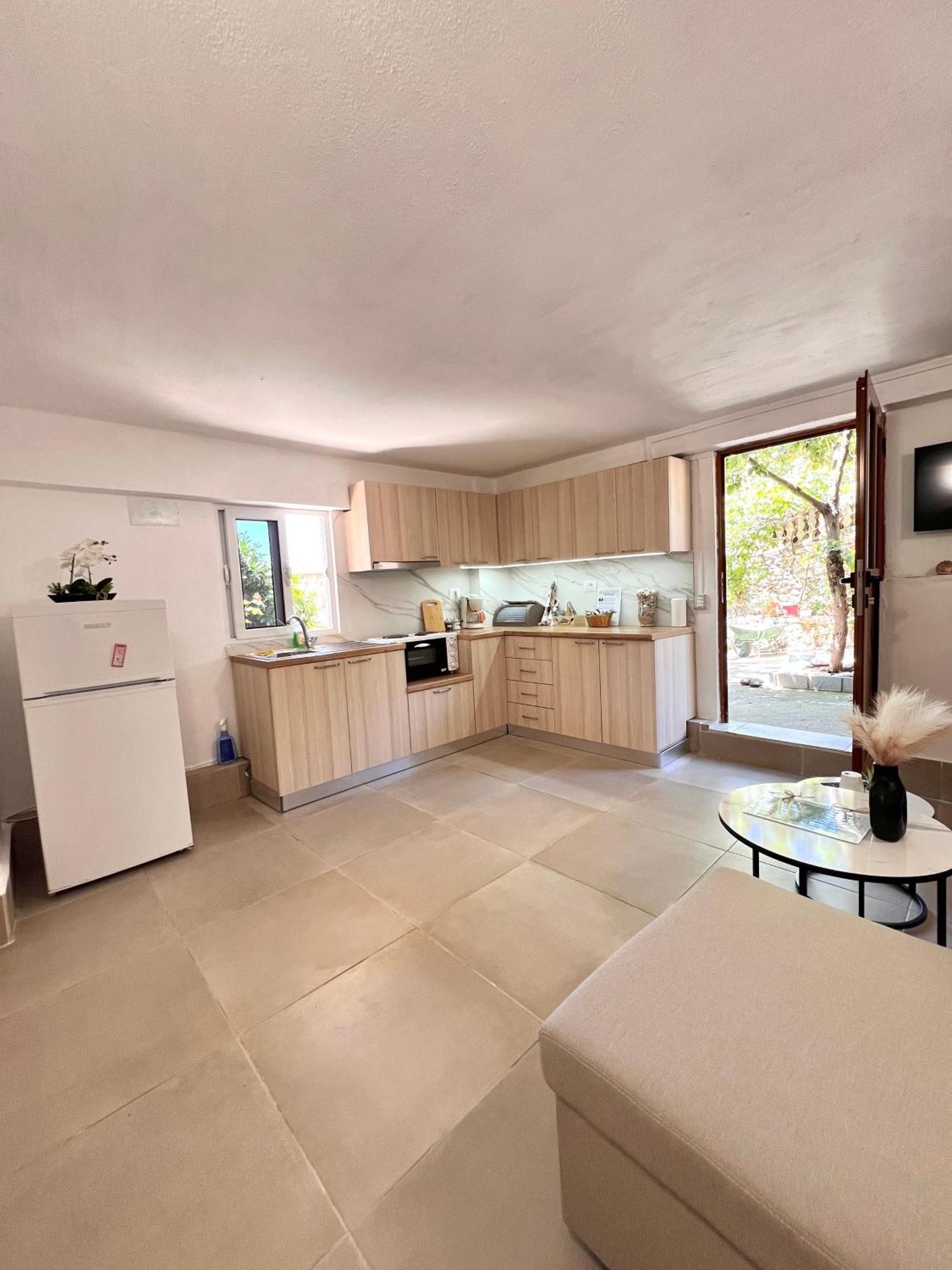 Petra Oliva Apartment Дхерми Экстерьер фото